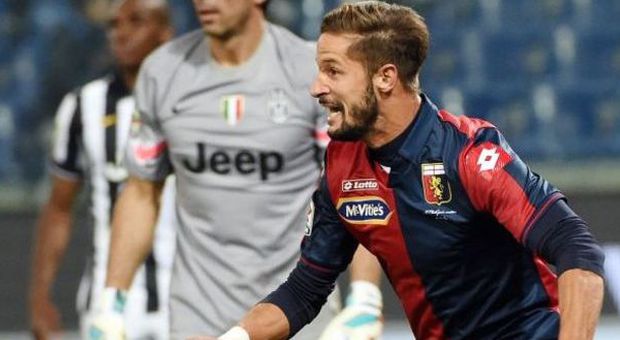 La Roma acciuffa la Juve, 2-0 al Cesena. Bianconeri sconfitti dal Genoa al 94°