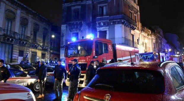 Esplosione a Catania dopo maxi fuga di gas nella rete cittadina, crollata palazzina di tre piani. Si temono vittime