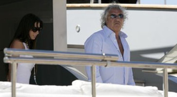 «Briatore ha evaso 3,6 milioni di Iva sullo yacht». Condannato a 23 mesi