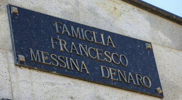 Matteo Messina Denaro, al cimitero a Calstelvetrano la figlia Lorenza e i parenti più stretti: tutta l'area off-limits