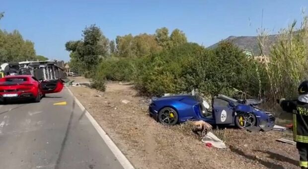Incidente Ferrari in Sardegna, carambola fatale con una Lamborghini: due morti carbonizzati, lo schianto in un video girato dalla dash cam