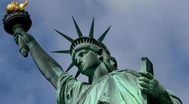 NY, evacuata la Statua della Libertà "C'è un pacco sospetto"