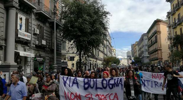 Mercato multietnico via Bologna, domani ambulanti in piazza: «Aiutateci a non morire»