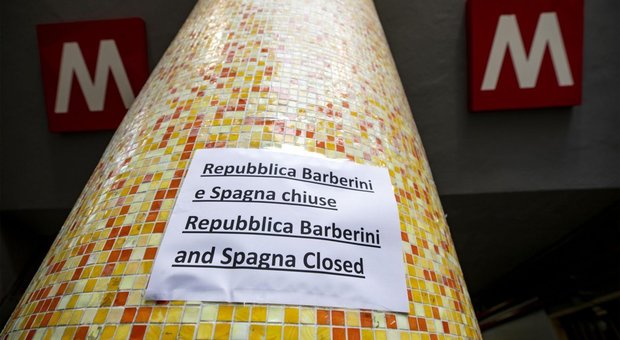 Roma, metro Barberini e Spagna ancora chiuse: il centro isolato anche oggi