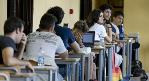 Classe siciliana costretta a ripetere l'esame di maturità: una compagna di classe aveva segnalato delle irregolarità durante la prova