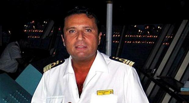 https://statics.cedscdn.it/photos/MED/77/56/8607756_21195151_schettino_semiliberta.jpg