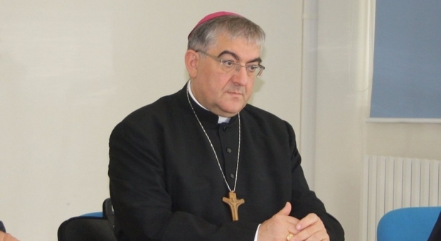 L’addio di D’Ambrosio, arriva il vescovo Seccia: in piazza il 2 dicembre