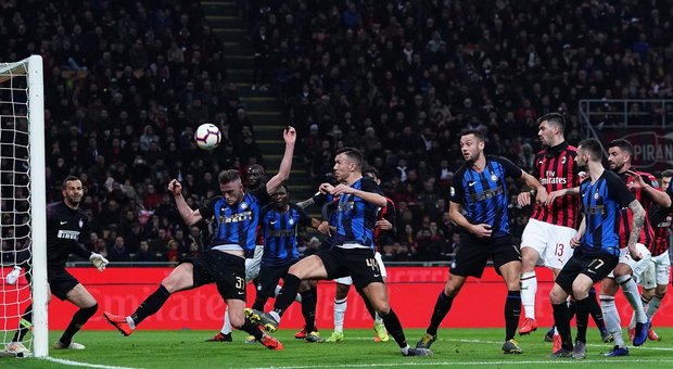 L'Inter vince il derby e torna terza, il Milan fa cilecca: 3-2. Espulso Spalletti
