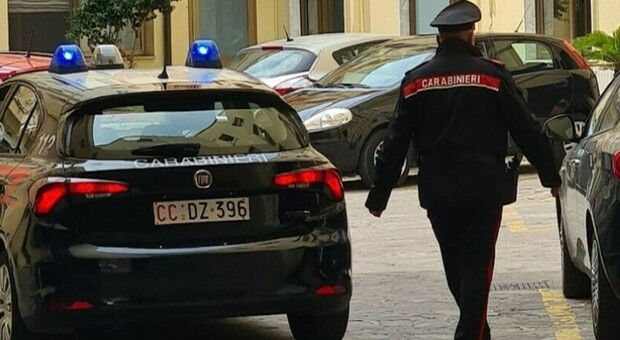 Aggredisce e palpeggia una ragazza minorenne mentre gira un video, 25enne arrestato dai carabinieri