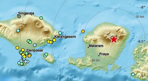 Paura a Bali, forte scossa di terremoto di magnitudo 7 sull'isola di Lombok: hotel evacuati
