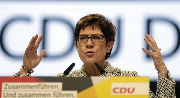 Kramp-Karrenbauer nuova segretaria della Cdu, è l'erede di Angela Merkel