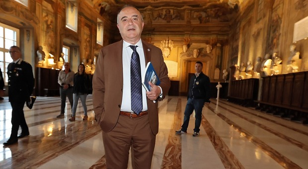 immagine Nicola Gratteri procuratore di Napoli: «I magistrati facciano autocritica»