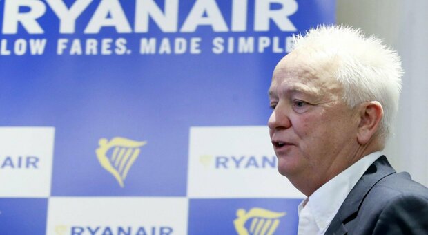Caro voli, Ryanair: «Mai fatto cartello sui prezzi». Stupore Mimit: «Evidenze su profilazione biglietti». Ue chiede chiarimenti all'Italia