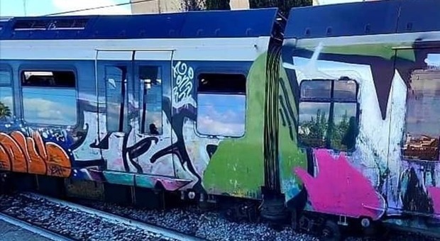 Circumvesuviana, deraglia treno alla stazione di Pompei: stop alla linea