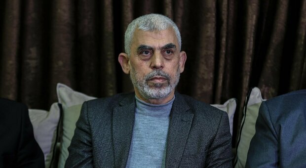 Hamas, chi è Yahya Sinwar: il «macellaio di Gaza» nascosto nel bunker sotto l'ospedale. Netanyahu: «Un piccolo Hitler»