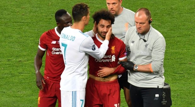 Salah si fa male alla spalla ed esce piangendo: Mondiale a rischio. Ko e lacrime anche per Carvajal
