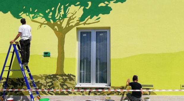 Brindisi, la radioterapia si colora con la street art