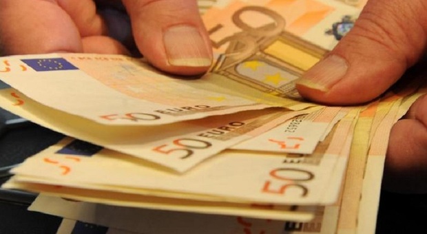 Muore il marito, lei diventa socia (inconsapevole) dello Stato: deve devolvere diecimila euro l'anno. Poi l'epilogo Muore il marito, lei diventa socia (inconsapevole) dello Stato: deve devolvere diecimila euro l'anno. Poi l'epilogo