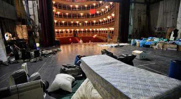Teatro Valle, l’occupazione è finita: dopo 3 anni gli attivisti lasciano la sala