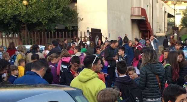 Roma, studente telefona a scuola e fa scattare l'allarme bomba: «Non volevo prendere un brutto voto»