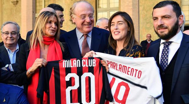 Nasce il Milan Club Parlamento, tra i membri anche la Boschi. Ma Salvini resta out: «Critico con Gattuso»