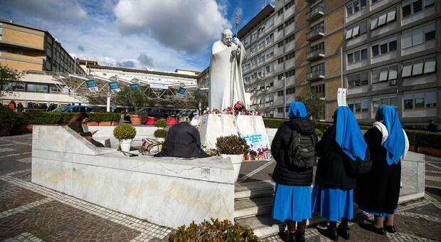 https://statics.cedscdn.it/photos/MED/77/67/8687767_01065853_papa_francesco_come_sta.jpg