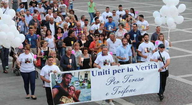 La fiaccolata a Pordenone organizzata dai parenti di Teresa e Trifone (Pressphoto)