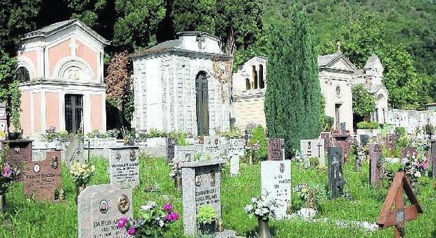 Vittorio Veneto. «In troppi nei cimiteri» e il sindaco li chiude