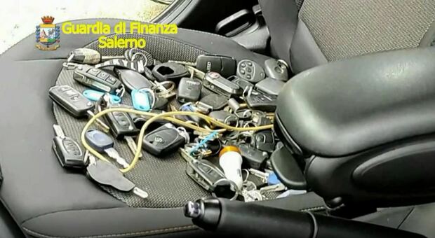 Salerno, truffava i clienti vendendo auto "fantasma": la Gdf tassa i proventi per risarcire le vittime