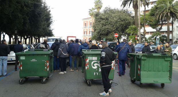 Lavoratori di Isolaverde in protesta a Taranto