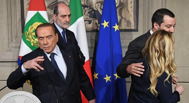 Berlusconi irride Di Maio e tiene sotto scacco il leader Lega