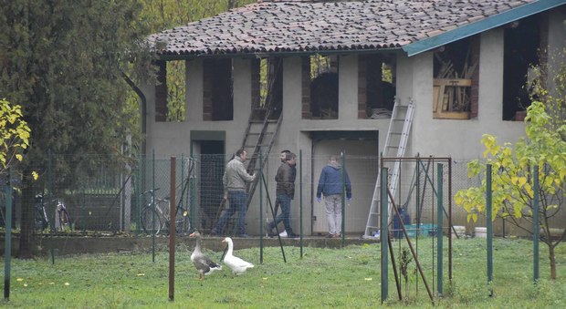 Bergamo, donna trovata morta nella fossa biologica, si indaga per omicidio