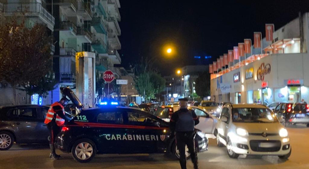 «No Covid night» nel Napoletano: polizia e carabinieri multano la movida
