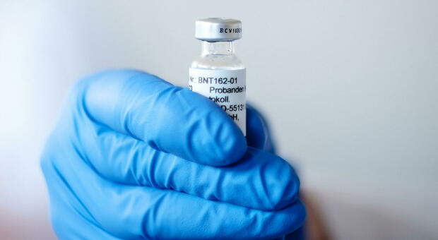 Nas oscurano 4 siti web: «Vendita diretta di vaccini e farmaci truffa»