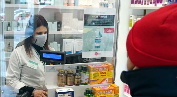 Vaccino anti covid in farmacia. Puglia già pronta: «Si parte dalla prossima settimana»