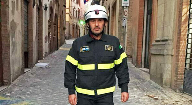 Michele Pullo, l’angelo dei vigili del fuoco muore in un’immersione durante le ferie: aveva salvato molte vite