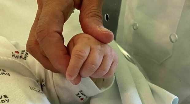 Ettore morto a 35 giorni per la Sma: poteva salvarsi con lo screening neonatale, ma nella sua Regione non c'è