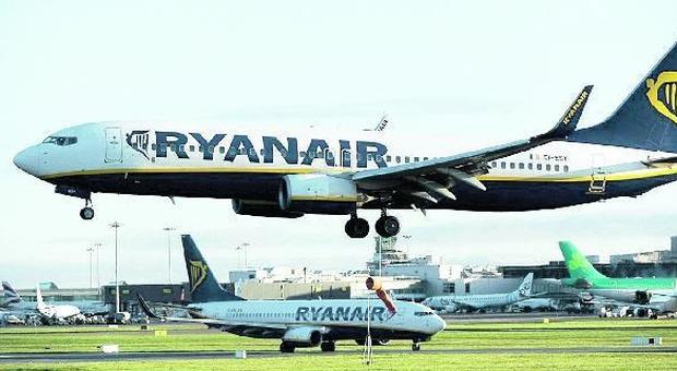 Ryanair vieta lo sciopero Minacce ai piloti, è bufera