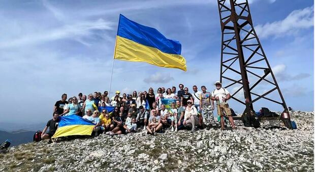L appello a Meloni per l Ucraina dalla vetta del Monte San Vicino