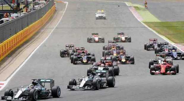 Strapotere Mercedes: vince Hamilton Rosberg secondo, terzo posto per Vettel