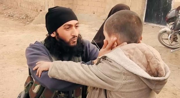 «Addio, dai un bacio a mamma»: la propaganda Isis è in italiano