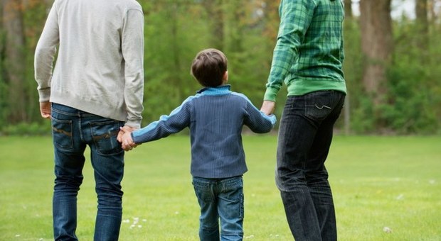 Coppie gay, la Cassazione: no al riconoscimento dei figli con due papà nati all'estero