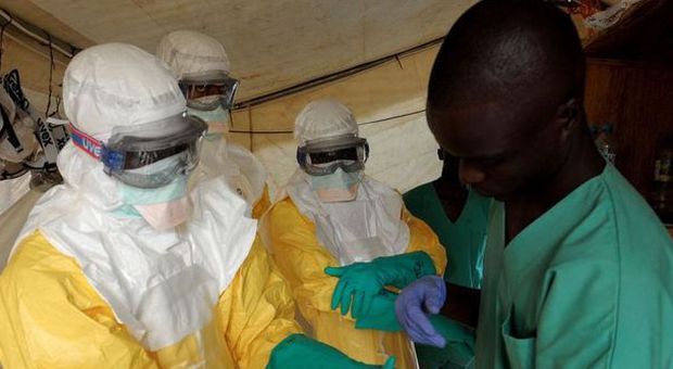 Ebola, l'allarme dall'Onu: "Il virus uccide 200 persone al giorno". Obama "Rischio catastrofe"
