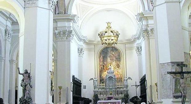 IN DUOMO PORDENONE Stava celebrando la messa delle 12.15 in Duomo, una delle