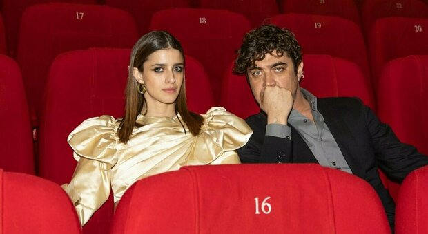 https://statics.cedscdn.it/photos/MED/77/76/8467776_09094716_6521675_23064524_scamarcio_e_porcaroli.jpg