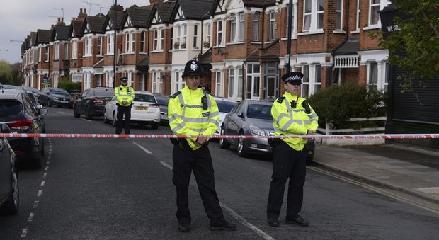 Londra, blitz antiterrorismo: 6 arresti, ventenne ferita gravemente