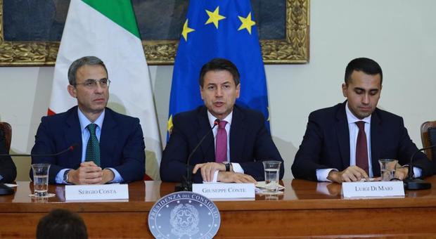 Rifiuti, firmato il protocollo d'intesa ma Salvini diserta la conferenza