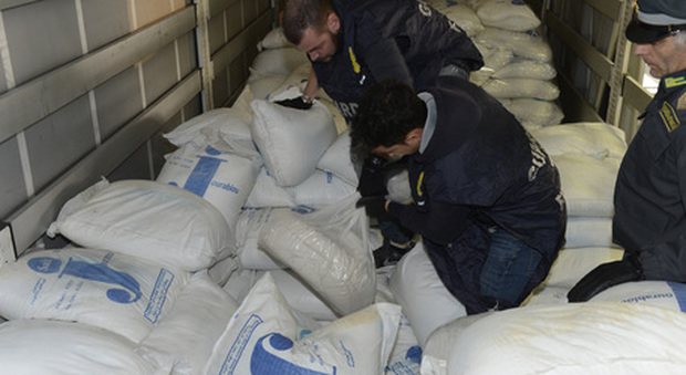 Maxi sequestro di droga: 50 chili nascosti in un camion dall'Iran