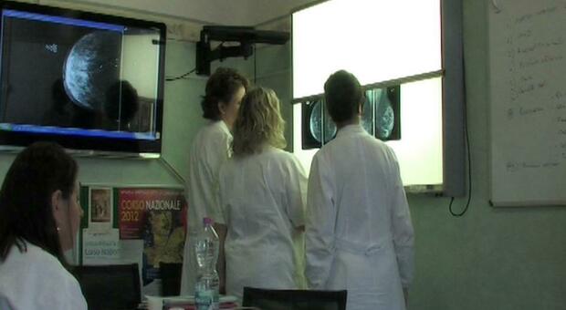 Screening oncologici ridotti del 50%, l'Asl rilancia: «Superare la paura del Covid»