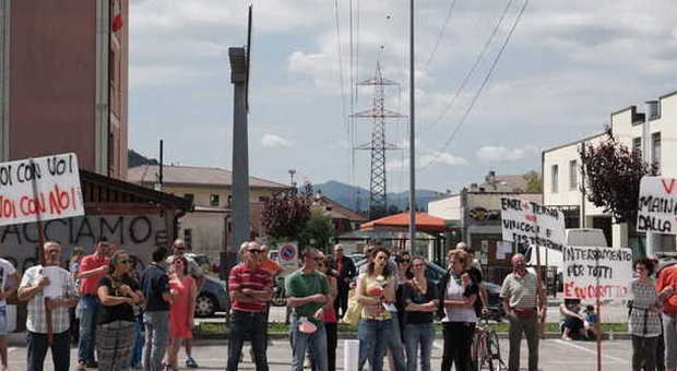 La manifestazione contro i tralicci del progetto Terna
